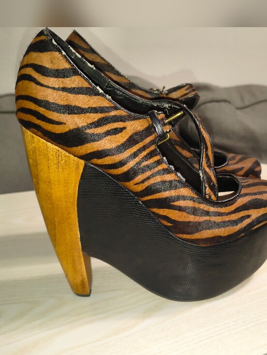 Dolce Vita Shoes - DV8 by Dolce Vita Tiger Print Mary Jane Heels – Size 8